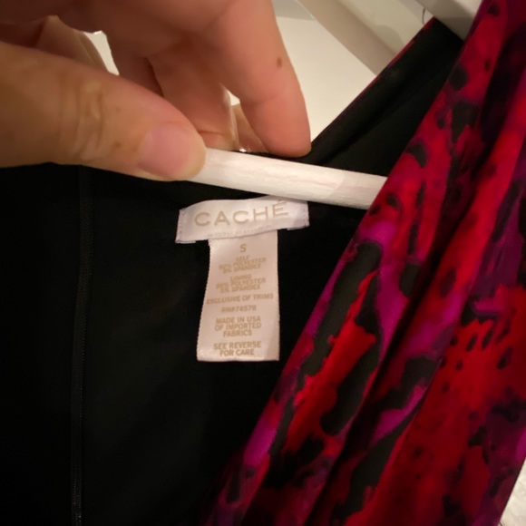 Cache- fuchsia, red and, black dress with gold zipper - Picture 5 of 8